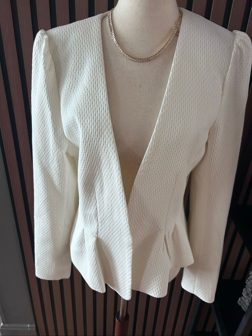 H&M white blazer size 14 NEW cinched in